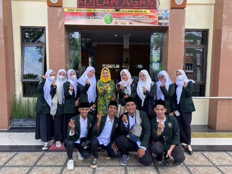 Mahasiswa FSH yang Praktik Peradilan Agama di PA Malang