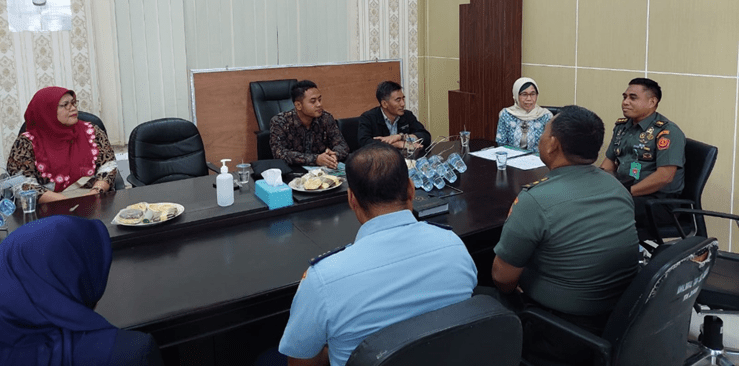 FSH UINSA saling bertukar konsep dan berbagi praktek hukum yang ada di Pengadilan Militer III-12 Kota Surabaya