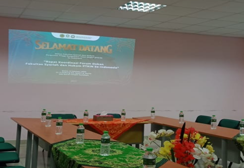 Ruangan FSH UINSA yang dijadikan ruang rapat Forum Rapat Dekan FSH PTKIN se-Indonesia
