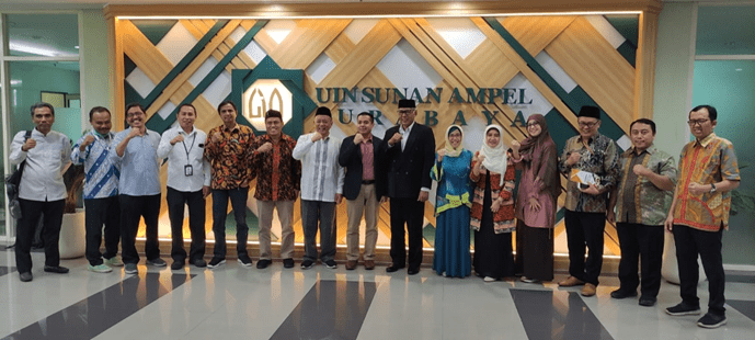 UINSA Indonesia dan UPSI Malaysia foto bersama di UINSA