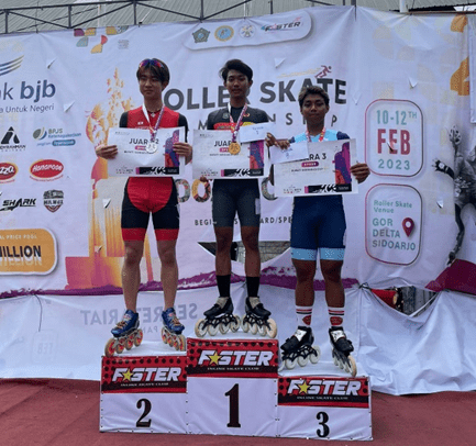 Podium Juara 1, 2 dan 3 dalam Acara Lomba Roller Skate