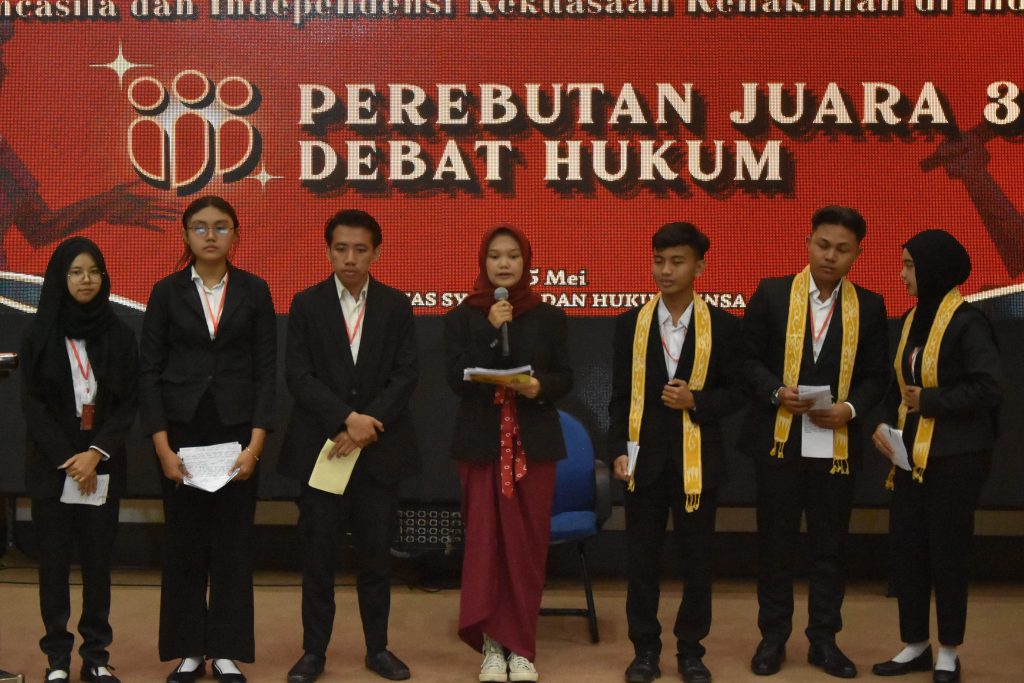 Perebuatan Juara 3 Debat Hukum