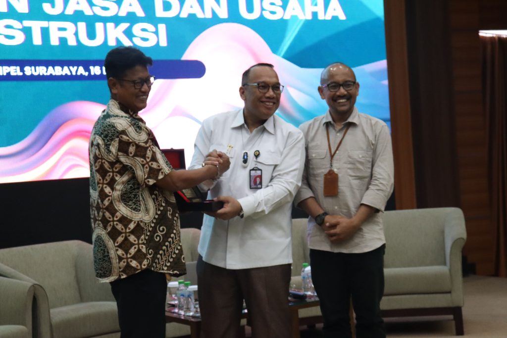 Seminar Nasional Pengembangan Jasa dan Usaha Konstruksi bersama LPJK Kementrian PUPR dan Pemprov Jatim