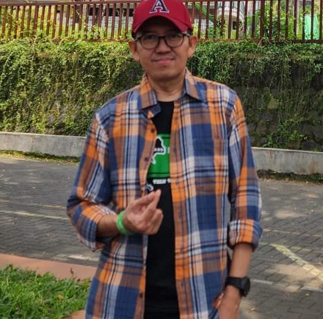 Bapak Wadek I FSH UINSA Tampil Keren