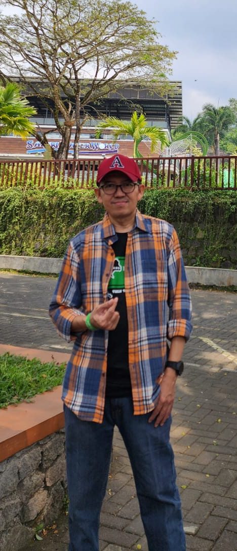 Bapak Wadek I FSH UINSA Tampil Keren