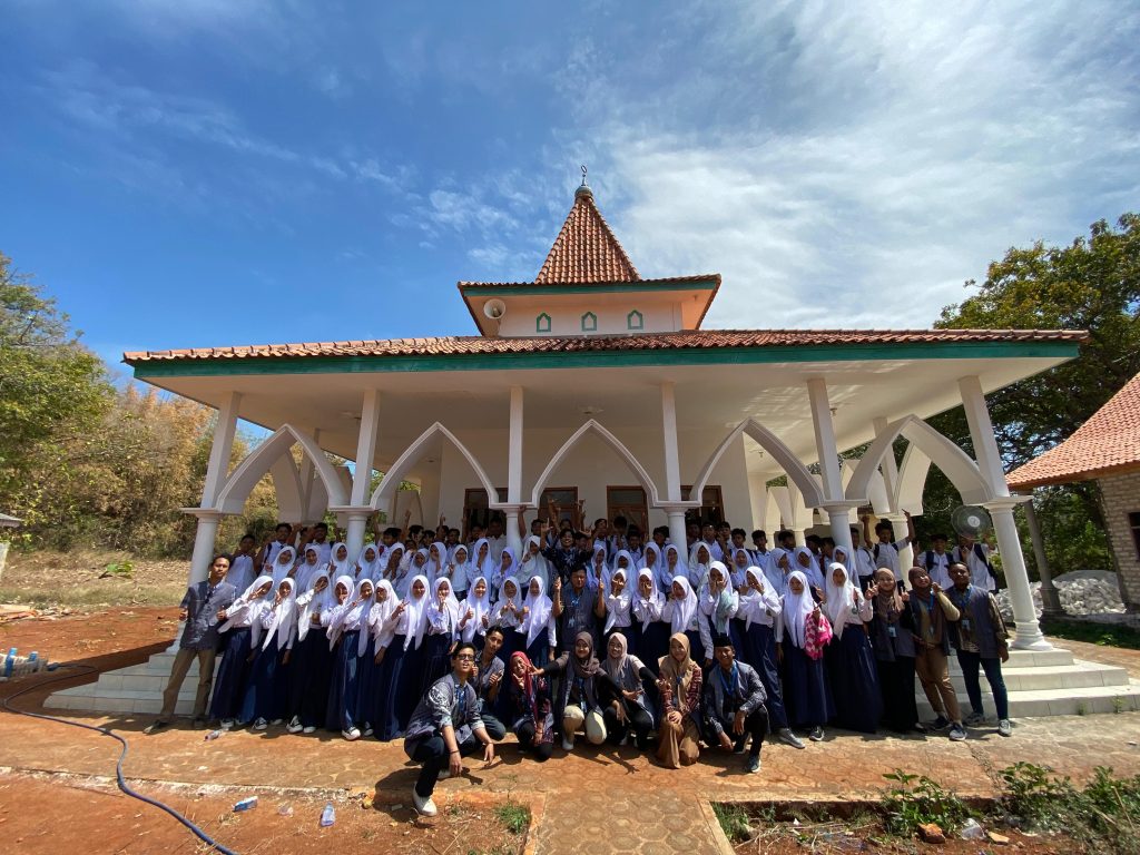 Membangun Masa Depan Gemilang Pemuda Desa Melalui Seminar Pendidikan di Desa Cabbiya oleh KKN Kolaboratif Posko 10