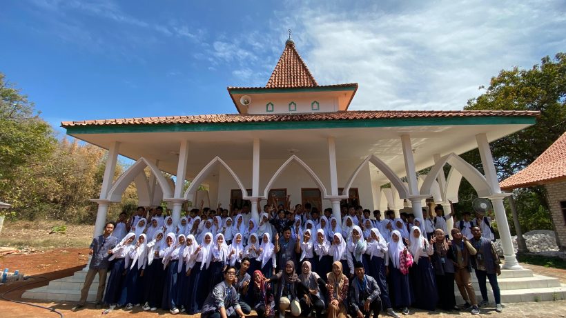 Membangun Masa Depan Gemilang Pemuda Desa Melalui Seminar Pendidikan di Desa Cabbiya oleh KKN Kolaboratif Posko 10