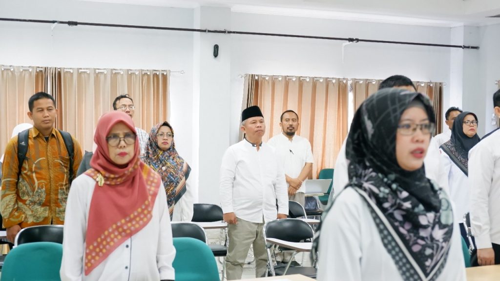 Bu Hurin dan Bapak/Ibu yang lain mengikuti Redesign Kurikulum